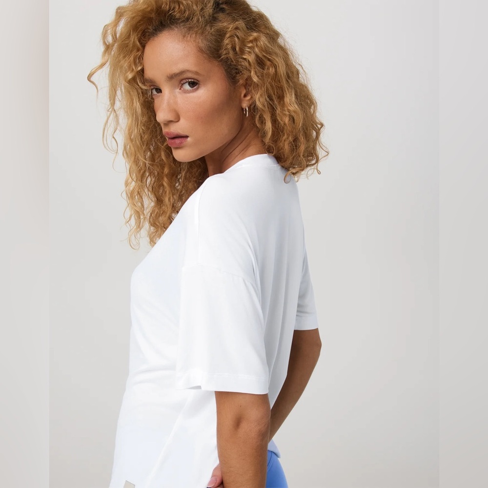 NWT Vuori Energy Tee Long in White - Picture 4 of 10